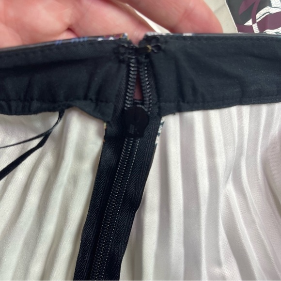 TOPSHOP Skirt Sz 6 Ramble Pleated Faux Leather Floral Midi - Picture 11 of 11